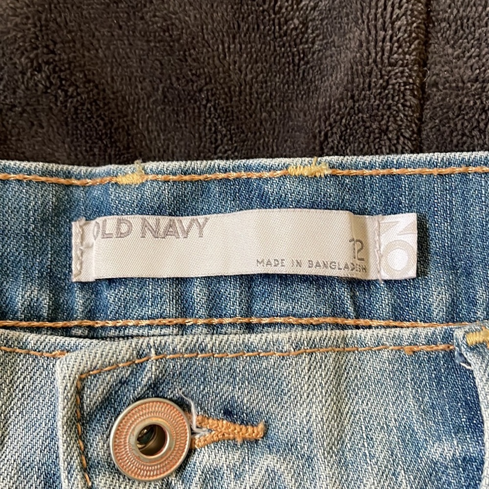 Bermuda Shorts - Picture 3 of 4